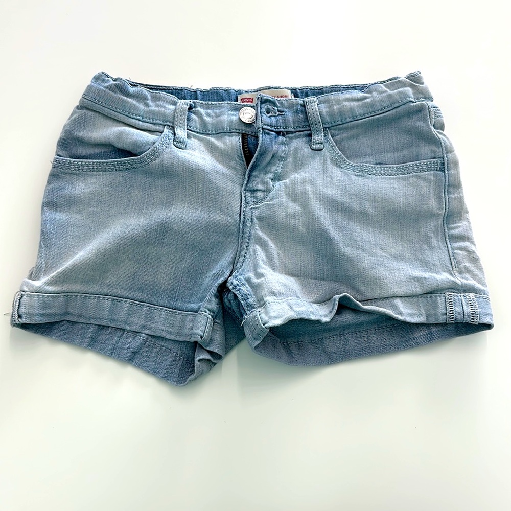 Levi’s shorty shorts, girls